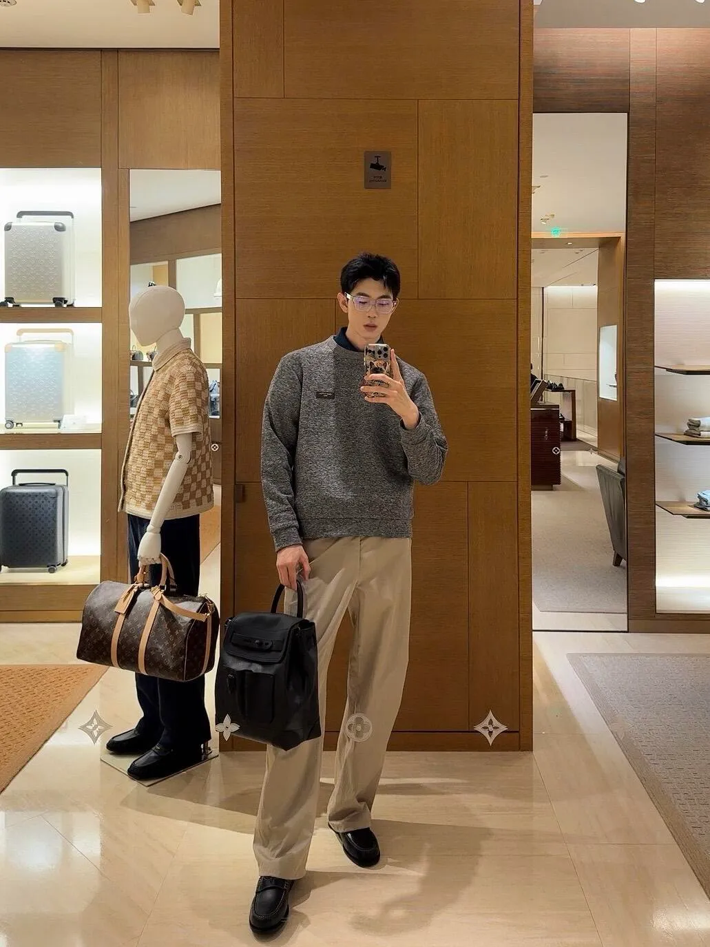 Louis Vuitton/Louis Vuitton Gray all-over reflective printed crew neck sweatshirt